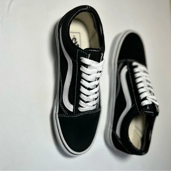 NWOT Vans Old Skool Black and White Classic Shoes Unisex Women’s 8.5 Men’s 7 - Picture 6 of 11
